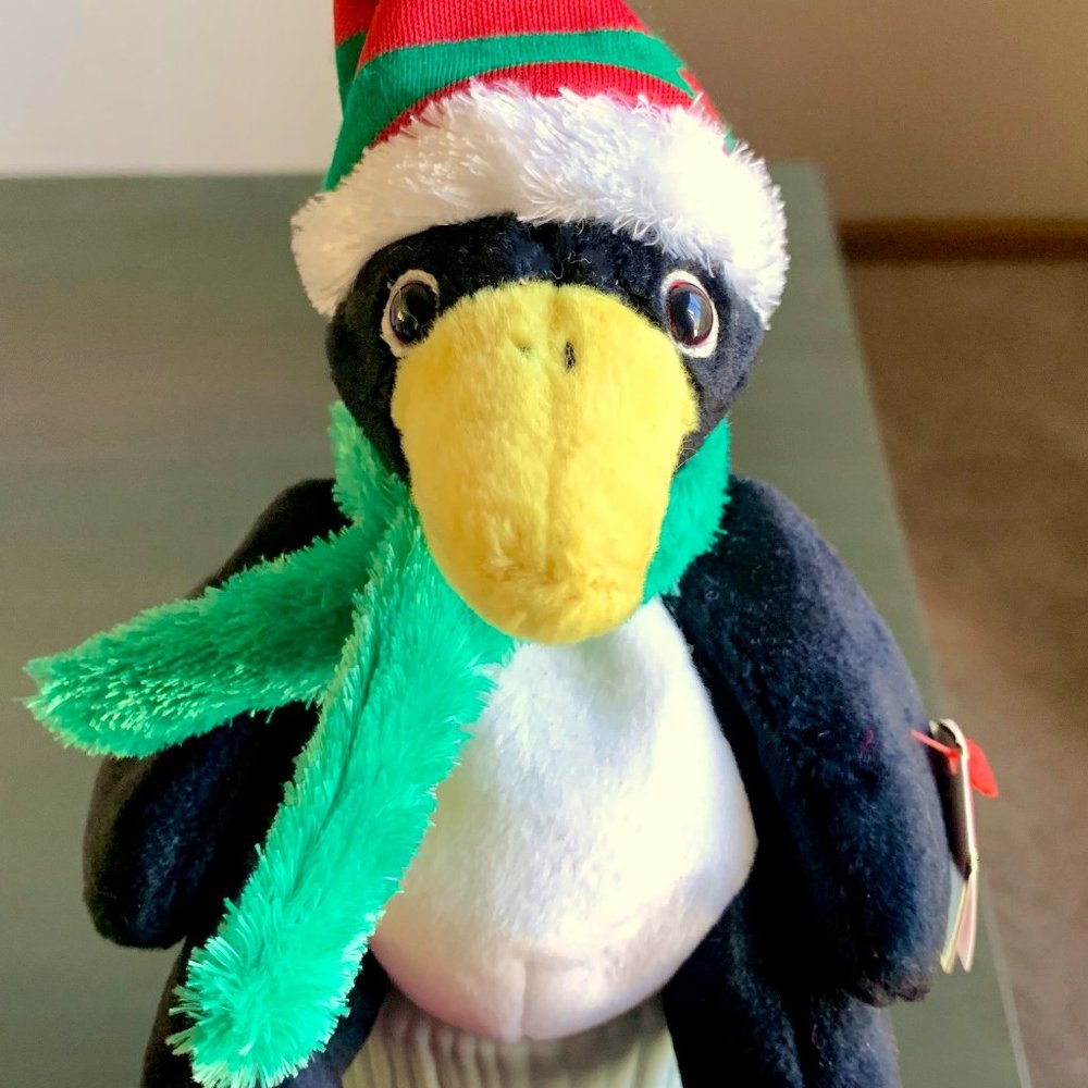 2003 40032 Toboggan Red Green Penguin Christmas Winter Plush Ty Beanie Baby MWMT